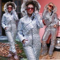 Красивый горнолыжный комбинезон