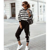 Вязаный костюм прогулка